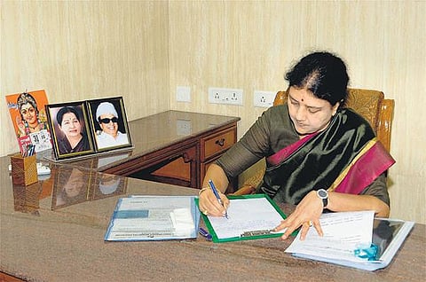 சசிகலாவின் எழுச்சியும் வீழ்ச்சியும்