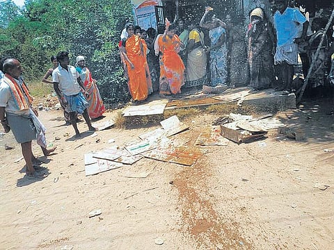 கடலூர் மாவட்டம் குறிஞ்சிப்பாடி அருகே டாஸ்மாக் கடை சூறை; பெண்கள் போர்க்கோலம்