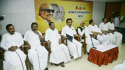 இந்தி திணிப்புக்கு எதிர்ப்பு; நீட் தேர்வுக்கு விலக்கு: திமுக மாவட்டச் செயலாளர்கள் கூட்டத்தில் 7 தீர்மானங்கள் நிறைவேற்றம்