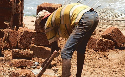 மலிவு விலைக் கூலிகளின் நாடாகிறதா இந்தியா?