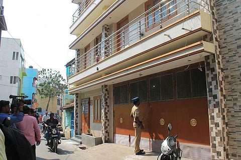 சேலம் அருகே பிளைவுட் வியாபாரி வீட்டில் 720 சவரன் கொள்ளை; குடும்பத்தோடு திருப்பதி சென்றபோது துணிகரம்