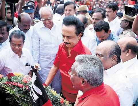 தொழிலாளர் தின கொண்டாட்டம்: மே தின பூங்காவில் ஸ்டாலின் மரியாதை