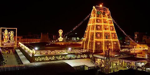 பத்மாவதி தாயார் கோயிலில் ஆழ்வார் திருமஞ்சனம்