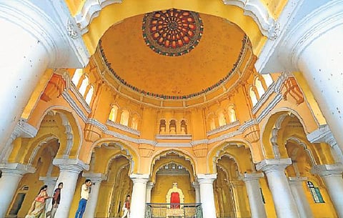 வெயிலால் களையிழந்த தமிழக சுற்றுலாத் தலங்கள்: சுற்றுலாப் பயணிகள் வருகை குறைந்தது