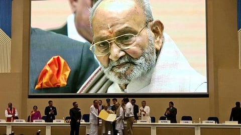 தாதா சாகேப்: கமலின் இயக்குநர் கே.விஸ்வநாத்துக்கு வாழ்நாள் கௌரவம்