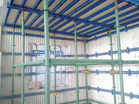 கூரை அமைக்க உதவும் பலகை