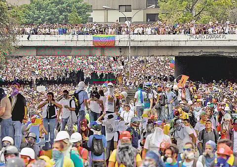 அதிபருக்கு எதிரான போராட்டம் வலுக்கிறது: வெனிசூலாவில் இதுவரை 35 பேர் பலி