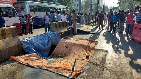 மெட்ரோ ரயில் பணியால் கீழ்ப்பாக்கம் சாலையில் திடீர் பள்ளம்