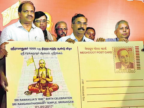 ஸ்ரீரங்கம் கோயிலில் ஸ்ரீராமானுஜர் சிறப்பு அஞ்சல் அட்டை வெளியீடு