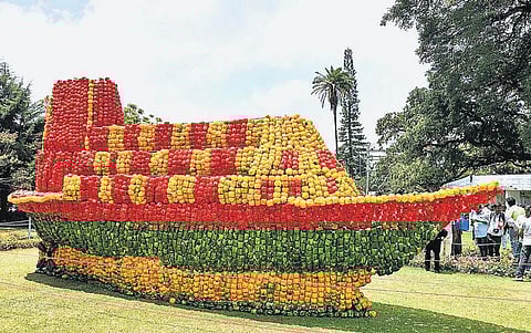 கோத்தகிரி கோடை விழாவில் காய்கறி கண்காட்சி: சுற்றுலா பயணிகளை கவர்ந்த பல வர்ண ‘குடமிளகாய் கப்பல்’