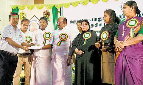 நாட்டிலேயே தொழில் செய்ய உகந்த மாநிலமாக தமிழகம் திகழ்கிறது: அமைச்சர் டி.ஜெயக்குமார் பெருமிதம்