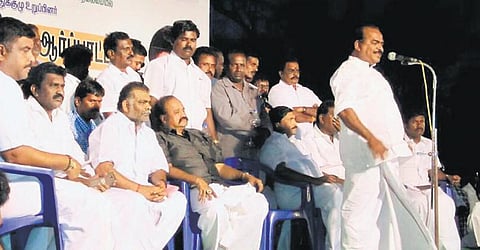 சசிகலாவால் அமைச்சரானவர்கள் அவருக்கு துரோகம் செய்தனர்: மேலூர் ஆர்ப்பாட்டத்தில் நாஞ்சில் சம்பத் குற்றச்சாட்டு