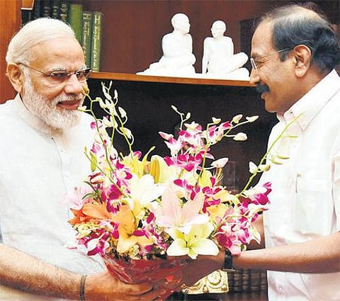 பிரதமர் மோடியை சந்தித்த தமிழக அமைச்சர் தங்கமணி