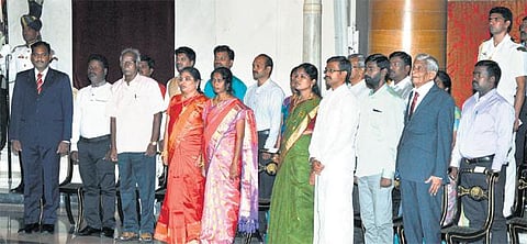 மொழி மற்றும் இலக்கியத்தில் சிறந்து விளங்கும் தமிழறிஞர்களுக்கு செம்மொழி விருது: குடியரசுத் தலைவர் பிரணாப் வழங்கினார்