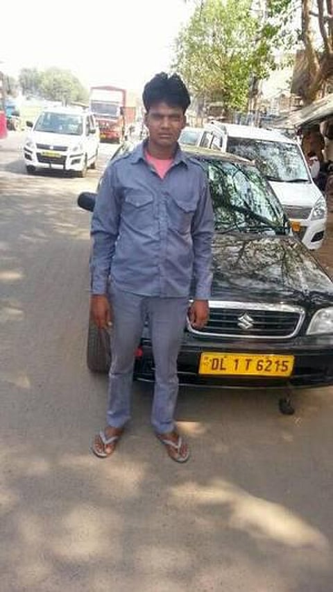 நேர்மையான டாக்ஸி ஓட்டுநரின் கடனை அடைத்த டெல்லிவாசிகள்