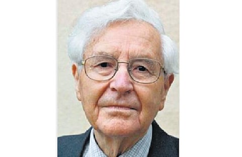 ஆண்டனி ஹெவிஷ் 10