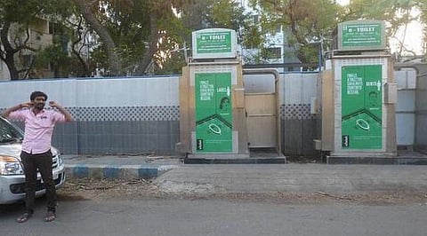 சட்டீஸ்கரில் தூய்மை இந்தியா திட்டத்தின் கீழ் கட்டப்பட்ட கழிப்பறைகளை காணவில்லை: தாய், மகள் புகார்