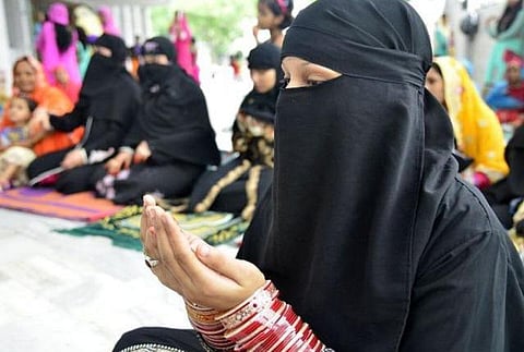 முத்தலாக், நிக்காஹ் ஹலாலா ரத்தாக வேண்டி ஹனுமன் கோயிலில் முஸ்லிம் பெண்கள் பிரார்த்தனை