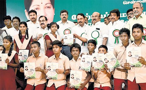 தேசிய அளவிலான தகுதித் தேர்வுகளை எதிர்கொள்ள பள்ளி பாடத்திட்டத்தில் மாற்றம் செய்யப்படும்: பள்ளிக்கல்வித் துறை அமைச்சர் செங்கோட்டையன் தகவல்