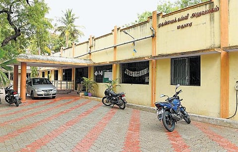 ரேங்கிங் முறை இல்லாததால் மதுரையில் வெறிச்சோடிய பள்ளிகள்