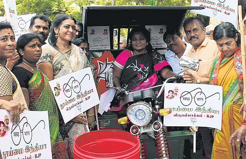 சென்னையில் ஜூன் 16-ம் தேதி நடக்கிறது: மதுக்கடைகளை மூட வலியுறுத்தி கோட்டை நோக்கி பெண்கள் பேரணி - தமிழக பாஜக தலைவர் தமிழிசை சவுந்தரராஜன் தகவல்