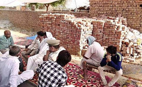 என் மகளைக் கொன்றவர்களை என் கண் முன்னே தூக்கிலிடுங்கள்: கதறிய தாய்