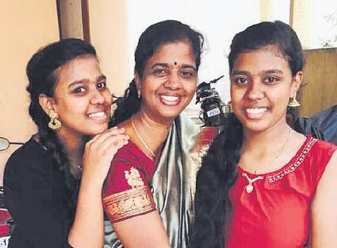 இப்படிக்கு இவர்கள்: அரசு ஆசிரியர்கள், ஊழியர்கள் பிள்ளைகளை அரசுப் பள்ளியில் சேர்க்க வேண்டும்!