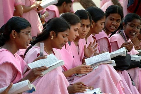 பிளஸ் 2 மாணவர்களுக்கு தற்காலிக மதிப்பெண் சான்றிதழ்: ஆன்லைனில் பதிவிறக்கம் செய்யலாம்