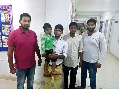 வாட்ஸ்அப் உதவியுடன் தொலைந்துபோன சிறுவனை 20 நிமிடத்தில் பெற்றோருடன் இணைத்த காவல்துறை