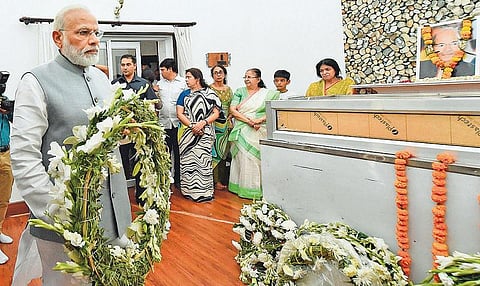 மத்திய அமைச்சர் அனில் மாதவ் தவே காலமானார்