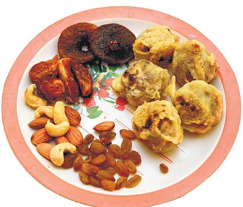 குழந்தைகள் விரும்பும் போண்டா: பழ போண்டா