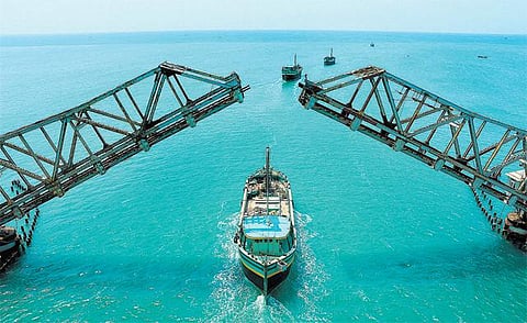 மீன்பிடி தடைக் காலத்தில் அத்துமீறும் கேரள, லட்சத்தீவு, இலங்கை விசைப்படகுகள்: தமிழக மீனவர்கள் குற்றச்சாட்டு