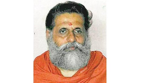 அத்துமீறிய சாமியாருக்கு அதிர்ச்சி வைத்தியம் தந்த சட்ட மாணவி