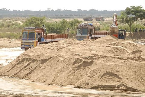 தெலங்கானா போல தமிழகத்தில் வெளிப்படையாக நடக்குமா மணல் விற்பனை?- கட்டுநர்கள், பொதுமக்கள் எதிர்பார்ப்பு