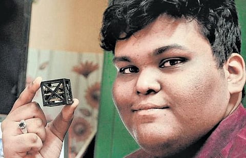 வெற்றி முகம்: விண்ணை தொடத் தயாராகும் நாசாவின் நட்சத்திரம் - பிளஸ் டூவில் சராசரி மதிப்பெண்