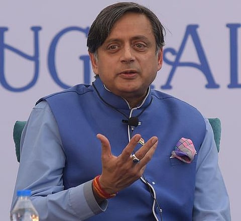 அர்னாப் கோஸ்வாமிக்கு எதிராக சசி தரூர் அவதூறு வழக்கு