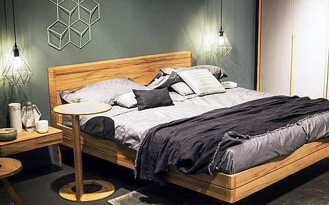 வண்ணத் தோரணங்களாகும் தொங்கு விளக்குகள்!