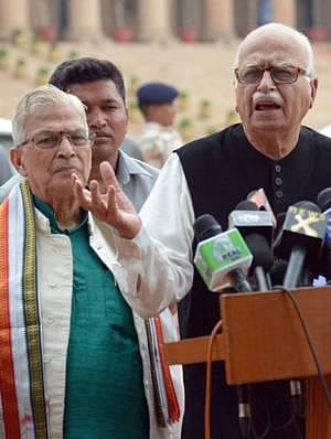 பாபர் மசூதி இடிப்பு வழக்கு: அத்வானி, ஜோஷி, உமா பாரதி மே 30-ம் தேதி நேரில் ஆஜராக உத்தரவு