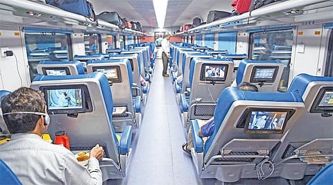 தேஜாஸ் ரயிலில் ‘ஹெட்போன்கள்’ திருட்டு