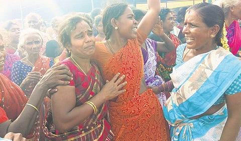 முகம் நூறு: போராட்டத்தைக் கையில் எடுக்கும் பெண்கள்