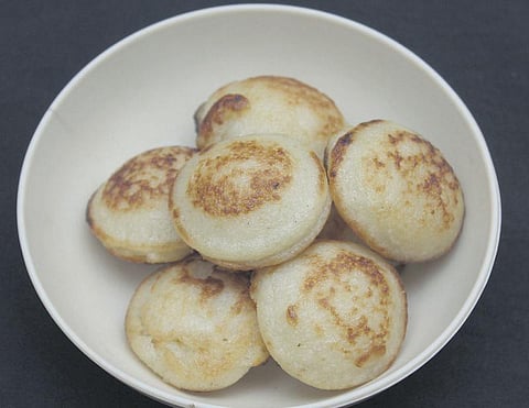 சிறுதானிய நொறுவை: சோளமாவு பணியாரம்