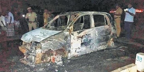 மாமல்லபுரம் அருகே மர்மமான முறையில் கார் எரிந்து பெண் உட்பட 3 பேர் உயிரிழப்பு