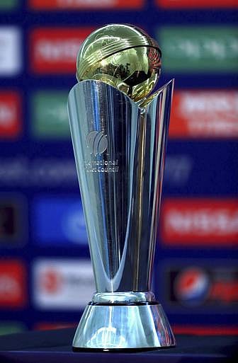 இங்கிலாந்து டாஸ் வென்று முதலில் பீல்டிங் தேர்வு: வ.தேசம் பேட்டிங்