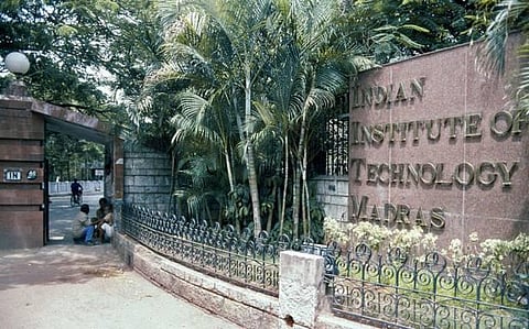 ஆர்.எஸ்.எஸ்ஸுக்கு ஆதரவாக செயல்படும் ஐஐடி: மாணவர்கள் குற்றச்சாட்டு