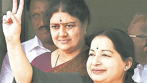 ஜெ. சொத்துகள் பறிமுதல் விவகாரம்: விடுப்பில் செல்லத் தயாராகும் அதிகாரிகள்? - வருவாய்த்துறை வட்டாரங்கள் தகவல்