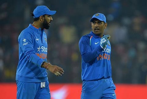 ரஹானேவுக்கு பதில் யுவராஜ் ஆட வேண்டும்; தோனி அவசியம்: மைக்கேல் கிளார்க் கருத்து