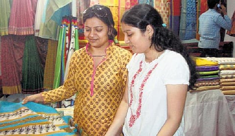 வள்ளுவர் கோட்டத்தில் காட்டன் பேப் கண்காட்சி ஜூன் 5-ம் தேதி வரை நடைபெறுகிறது