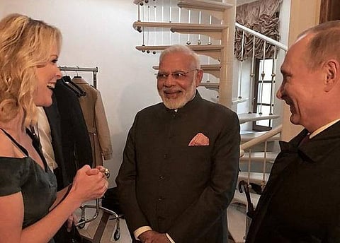 நீங்கள் ட்விட்டரில் இருக்கிறீர்களா?- தொகுப்பாளரின் கேள்விக்கு புன்னகையை பதிலாகத் தந்த மோடி