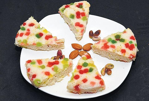 குழந்தைகள் விரும்பும் மதிய உணவு: உலர் பழ கேக்