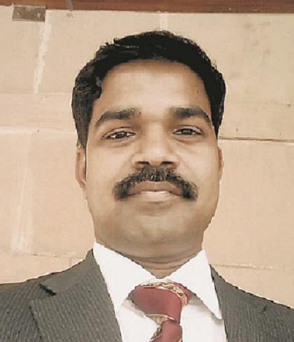 நெய்வேலி மாணவர் சாதனை: தமிழில் ஐஏஎஸ் தேர்வு எழுதி வெற்றிபெற்ற தொழிலாளியின் மகன்